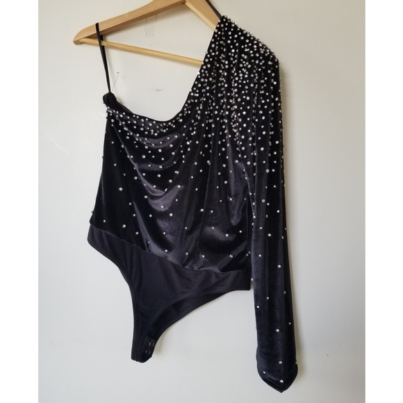 RETROFETE Velvet Embellished One Shoulder Bodysuit - Picture 7 of 16